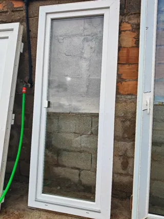 Puerta PVC oscilobatiente