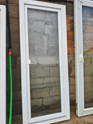 Puerta PVC oscilobatiente