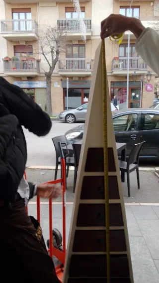 Cassettiera piramidale in legno