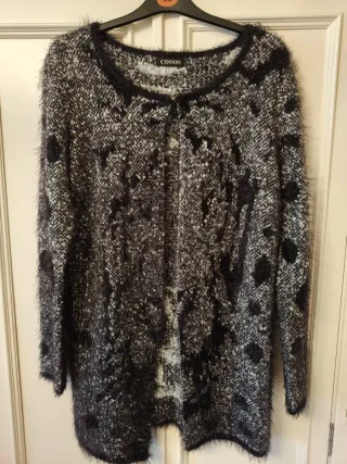 Chaqueta CONOS  Negra, largo 80 cm