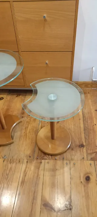 Juego 2 mesas auxiliares cristal y madera