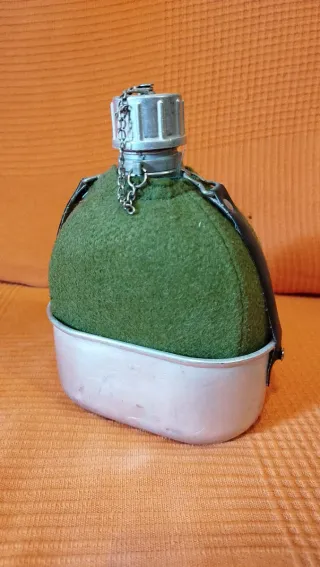 Cantimplora militar vintage verde