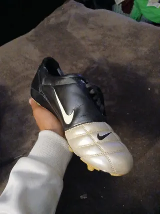 Botas de fútbol Nike Total 90 III