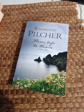 Flores bajo la lluvia