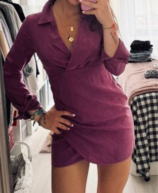 Vestido morado cruzado