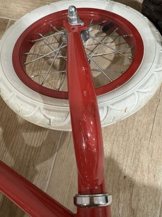 Bicicleta Banwood sin pedales roja