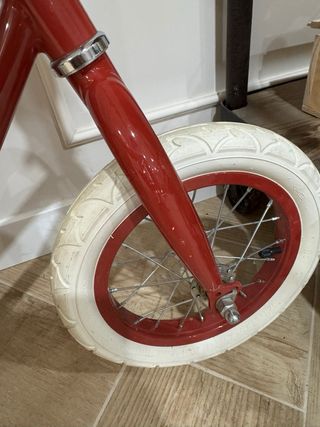 Bicicleta Banwood sin pedales roja