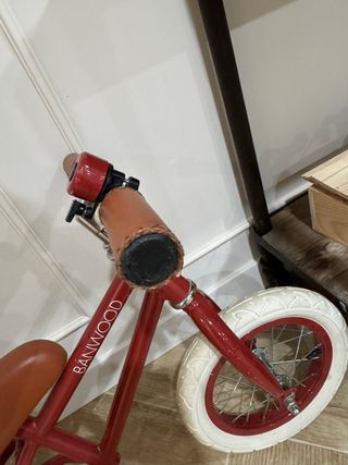 Bicicleta Banwood sin pedales roja