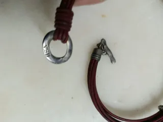 Gargantilla púrpura y plateada