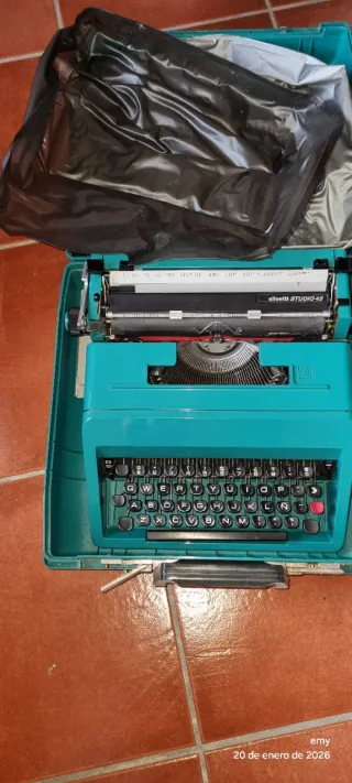 Máquina de escribir Olivetti 45