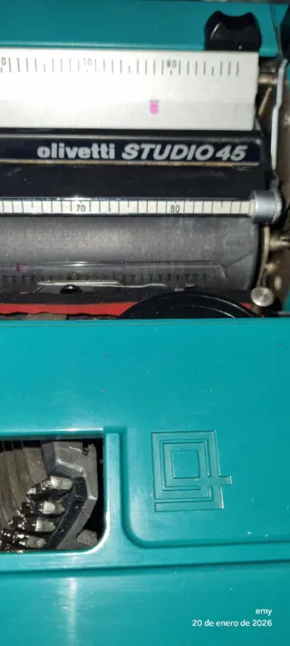Máquina de escribir Olivetti 45