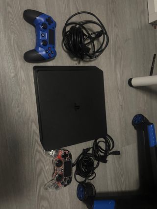 PS4 Slim Negra + 2 Controles + Cables