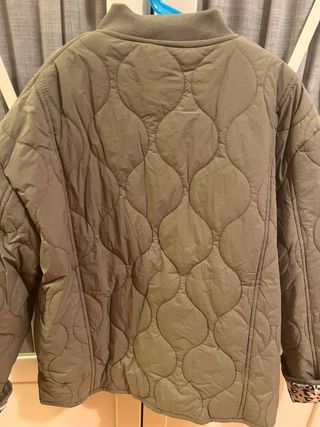 Cazadora acolchada verde Talla M