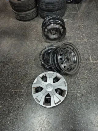 Llanta de acero negra de 16