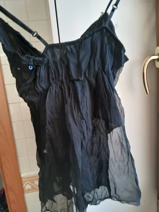 Top nero con paillettes