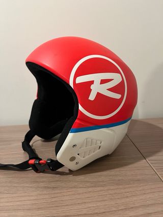 Casco de esquí Rossignol rojo y blanco