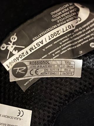 Casco de esquí Rossignol rojo y blanco