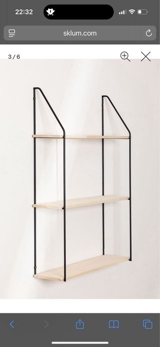 Estantería de pared negra y madera