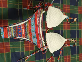 Costume da bagno bikini fantasia e bianco