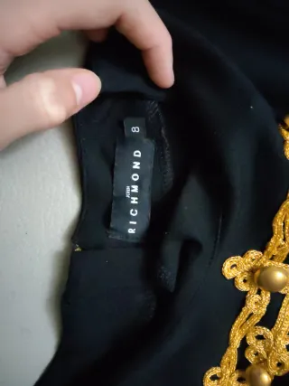 Vestito nero con decorazioni oro 8 anni
