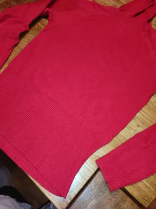 Jersey cuello alto rojo chica