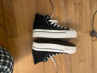 Botas deportivas negras suela blanca