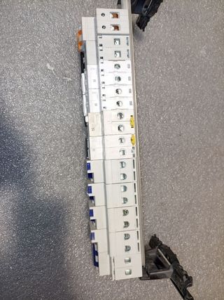 Lote interruptores automáticos y magnetotérmicosLo