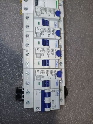 Lote interruptores automáticos y magnetotérmicosLo