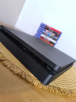 Consola PS4 1TB Negra + Juegos y Mandos