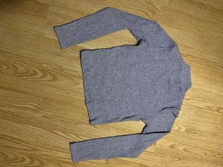 Jersey morado de cuello alto