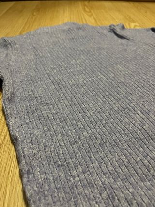 Jersey morado de cuello alto