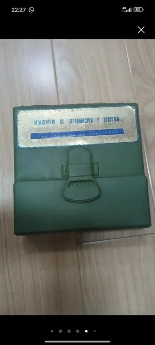 Diapositivas antiguas y proyector