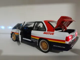 BMW E30 M3 escala 1/18. 21/9 cm aprox