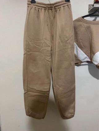 Completo sportivo beige e bianco