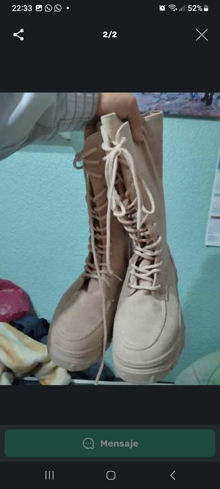 Botas altas beige con cordones