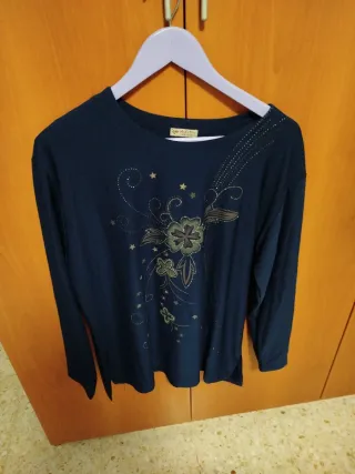 Blusa mujer azul y dorada con estampado