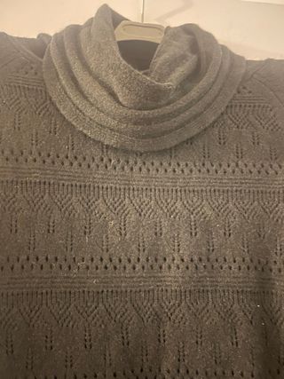 Maglione nero collo ad anello