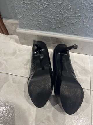 Zapatos de salón negros tacón alto