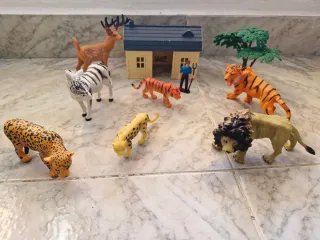 Figuras de animales de juguete
