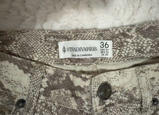 Pantalones Stradivarius serpiente talla 36