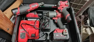 Herramientas Milwaukee (Taladro, Llave, Cargador)