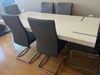 Mesa de comedor y 6 sillas