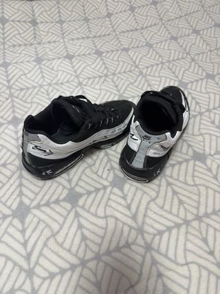 Zapatillas Nike Air Max Negras y Blancas