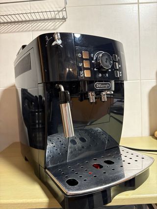 Cafetera De’Longhi Magnifica con molinillo