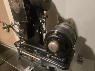 Proyector Pathé Baby 9.5mm Años 20