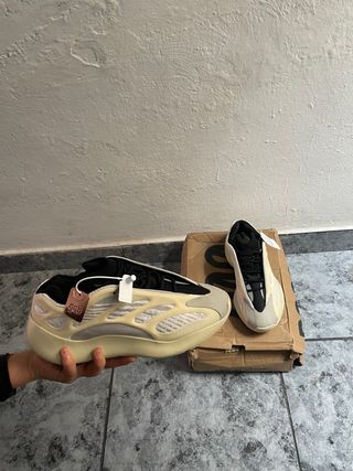 Zapatillas Adidas Yeezy 700 Beige/Gris
