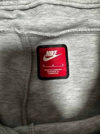 Conjunto Nike Tech Gris Talla M