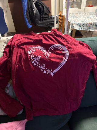 Camiseta Corazón Mariposas Roja