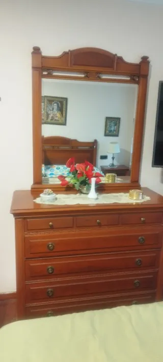 Cama de matrimonio, con mesitas y mueble tocador