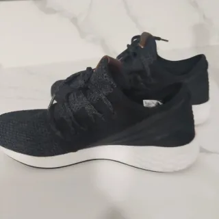 Zapatillas deportivas hombre negras y blancas